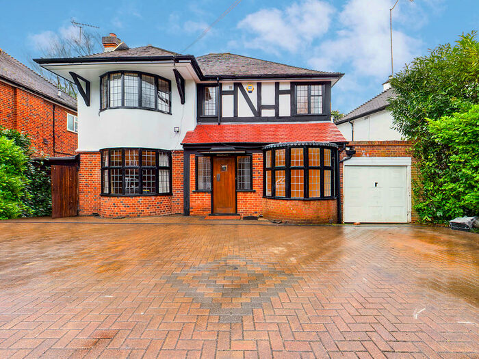 4 Bedroom Detached House To Rent In Rickmansworth Road, Northwood, HA6