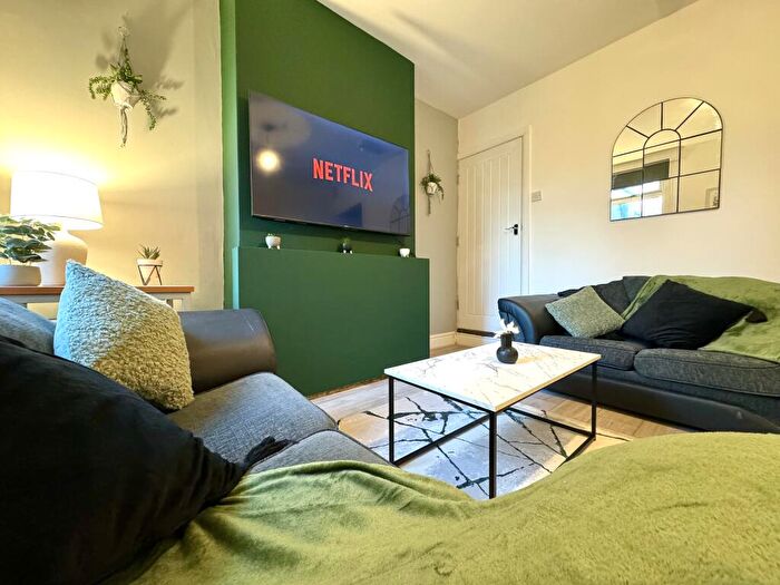 4 Bedroom House To Rent In Heeley Road, Selly Oak, West Midlands, B29