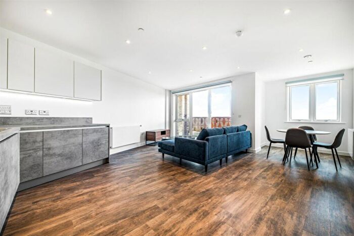 1 Bedroom Apartment To Rent In Bed, Th Floor Kingfisher At The Halcyon In Fresh Wharf, IG11