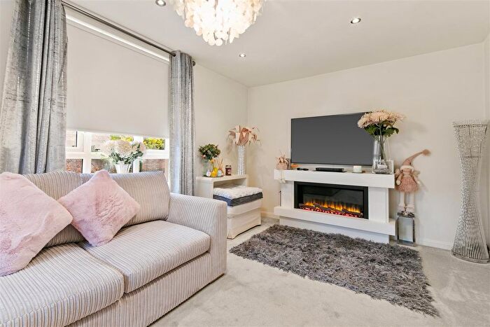 3 Bedroom Property For Sale In C Larence Crescent, Clydebank, G81