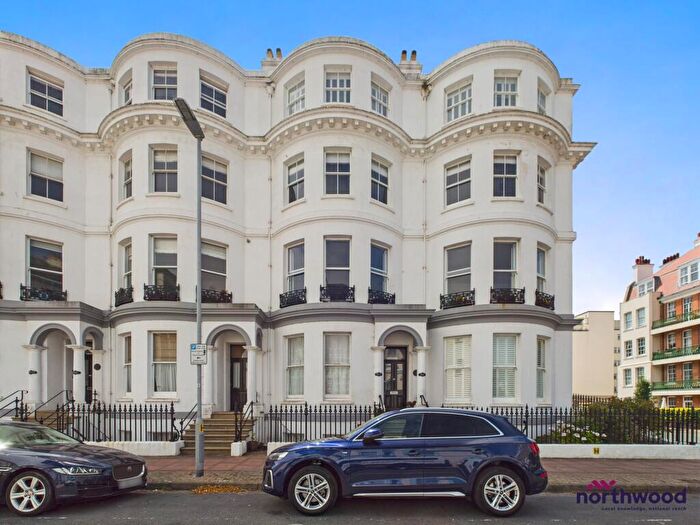 2 Bedroom Flat For Sale In Hartington Place, Eastbourne, BN21