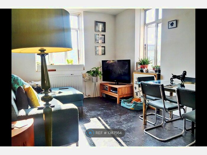 2 Bedroom Flat To Rent In Shacklewell Lane, London, E8