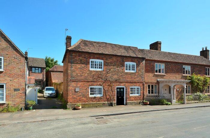 3 Bedroom Semi-Detached House For Sale In Temple Street, Brill, HP18