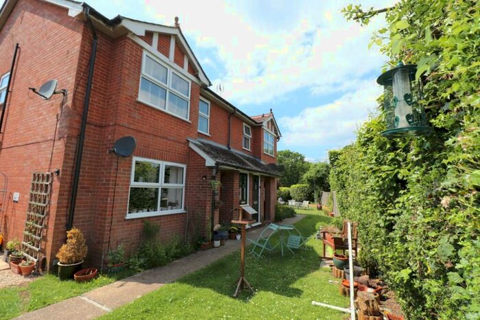 2 Bedroom Flat To Rent In Commonside, Downley Common, HP13