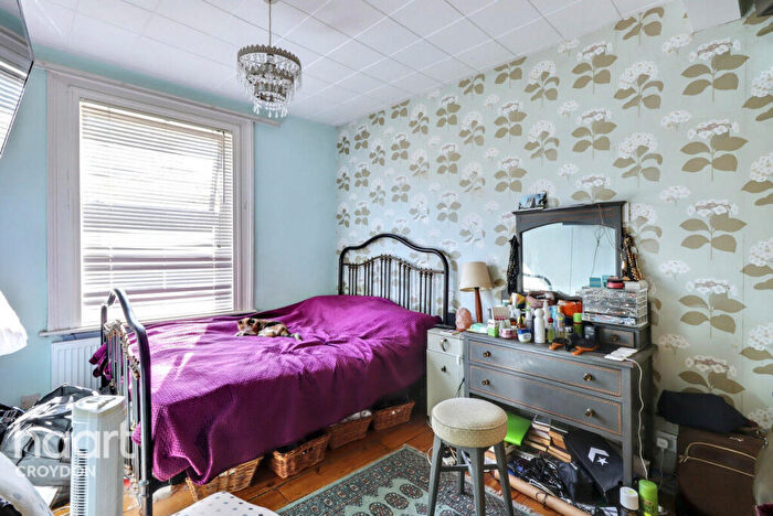 2 Bedroom Semi Detached House For Sale In Beulah Grove, Croydon, CR0