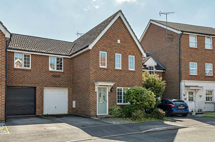 3 Bedroom Semi-detached House For Sale In Angus Close, Winnersh, Wokingham, RG41