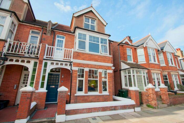 5 Bedroom Semi-Detached House To Rent In Raphael Road, Hove, BN3