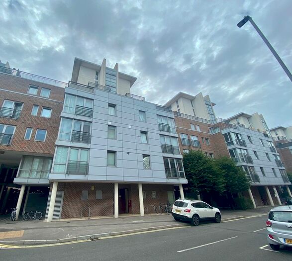 2 Bedroom Flat To Rent In Cross Street, Portsmouth, PO1