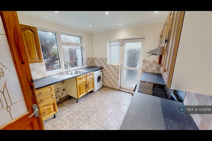 3 Bedroom Semi-Detached House To Rent In Ambleside Avenue, Bristol, BS10