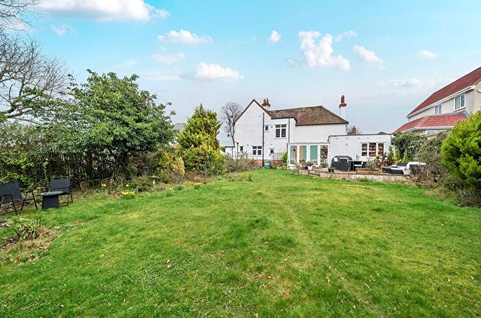 4 Bedroom Detached House For Sale In Cranmore Lane, Aldershot, Hampshire, GU11