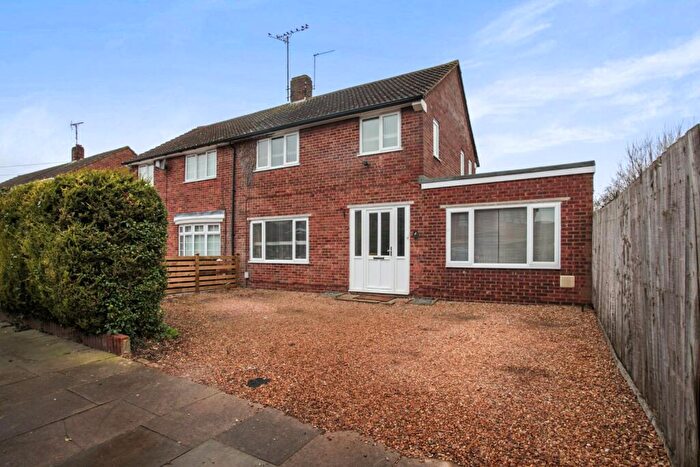 4 Bedroom House To Rent In Gorham Way, Dunstable, LU5
