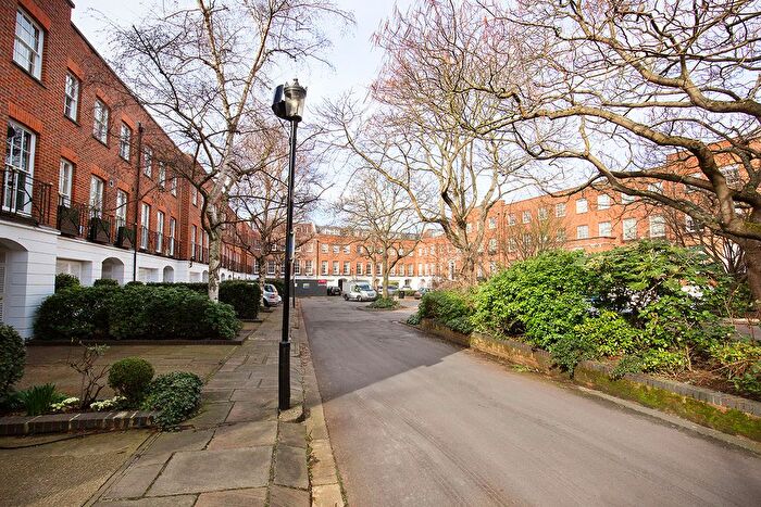 3 Bedroom Flat To Rent In Somerset Square, London, W14