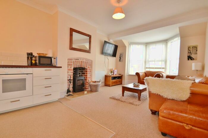 2 Bedroom Flat To Rent In Swanage, BH19