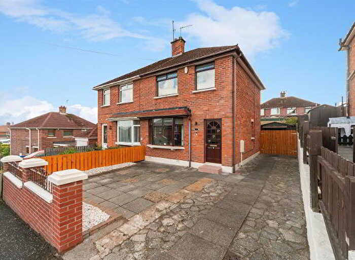 3 Bedroom Semi-Detached House For Sale In Lyndhurst Grove, Belfast, BT13