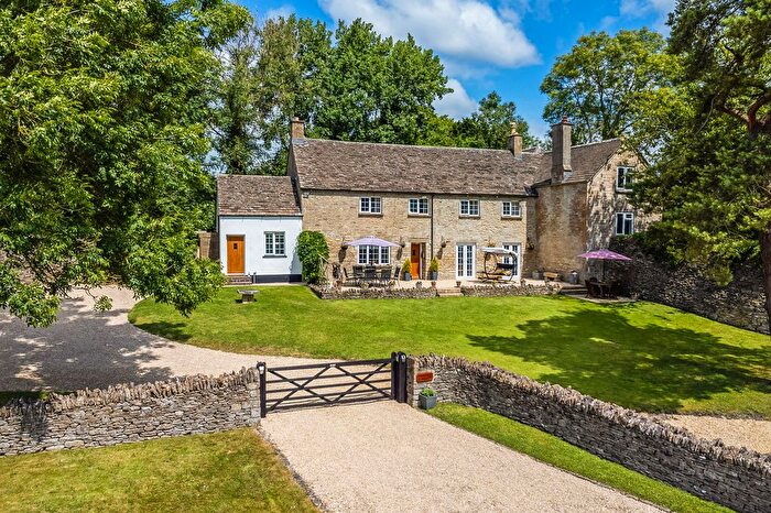 4 Bedroom Detached House For Sale In Tetbury Road, Cirencester, GL7