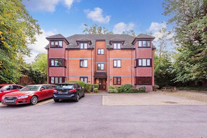 2 Bedroom Flat For Sale In Crowthorne Road, Bracknell, RG12