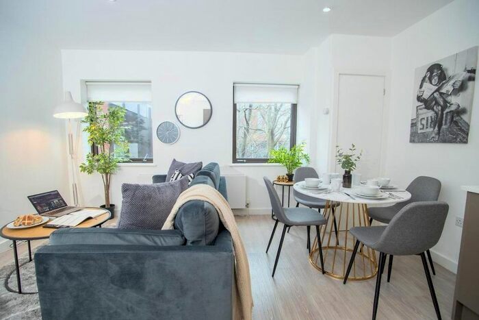 2 Bedroom Flat To Rent In Southernhay Gardens, Exeter, EX1