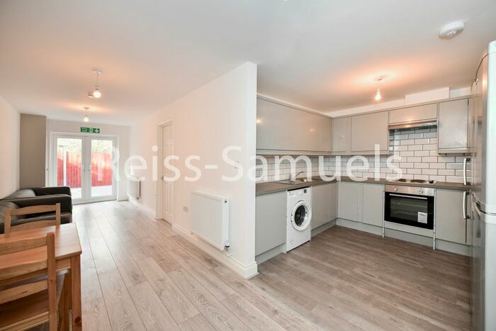6 Bedroom Terraced House To Rent In Lockesfield Place, Isle Of Dogs, Docklands, London, E14