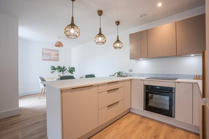 2 Bedroom Apartment To Rent In Alum Grange Burnaby Road, BH4