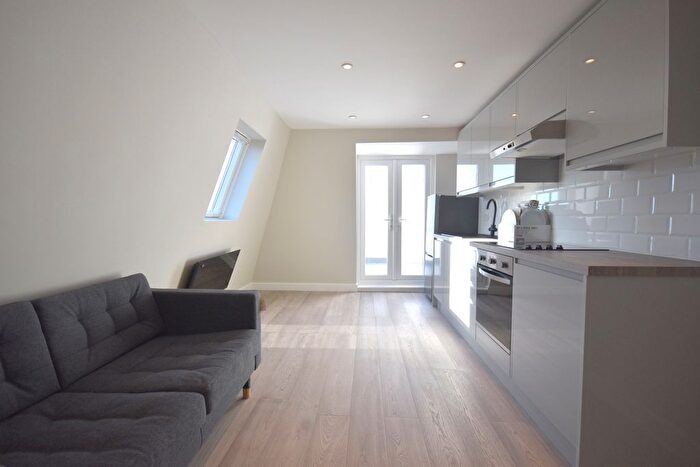 1 Bedroom Flat To Rent In Queenstown Road, London, SW8