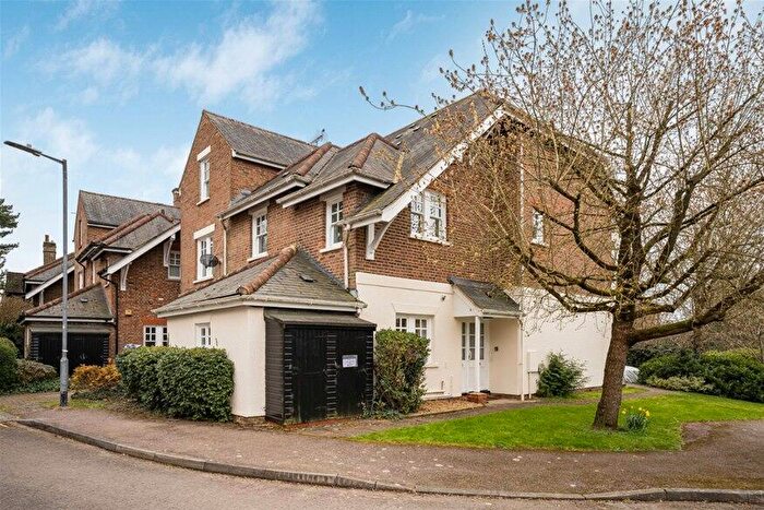 2 Bedroom Flat For Sale In Milton Road, Harpenden, AL5