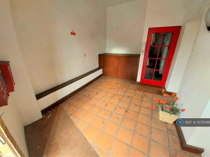 2 Bedroom Flat To Rent In The Bridewell, Launceston, PL15