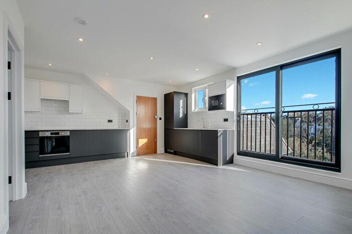 1 Bedroom Apartment To Rent In Holders Hill Road, London, NW7