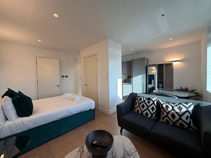 Studio To Rent In Harlequin Avenue, Brentford, TW8