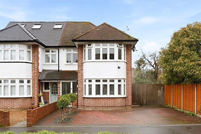 3 Bedroom Semi Detached House For Sale In Lyndhurst Avenue, Sunbury, TW16