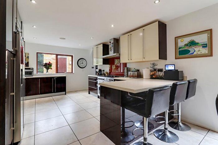 6 Bedroom Detached House For Sale In Broadway Road, Windlesham, GU20