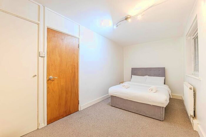 3 Bedroom Flat To Rent In Black Prince Road, London, SE11
