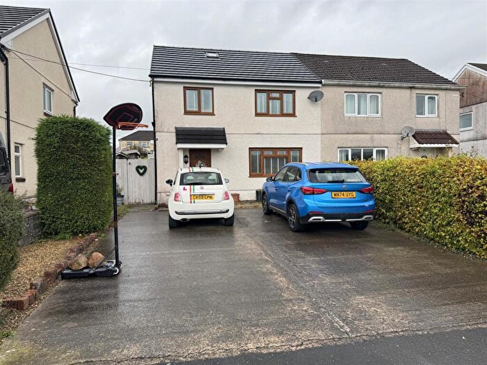 3 Bedroom Semi Detached House For Sale In Woodfield Road, Llandybie, Ammanford, SA18