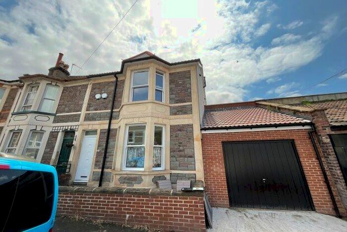 2 Bedroom Flat To Rent In Vicarage Road, Bristol, BS5