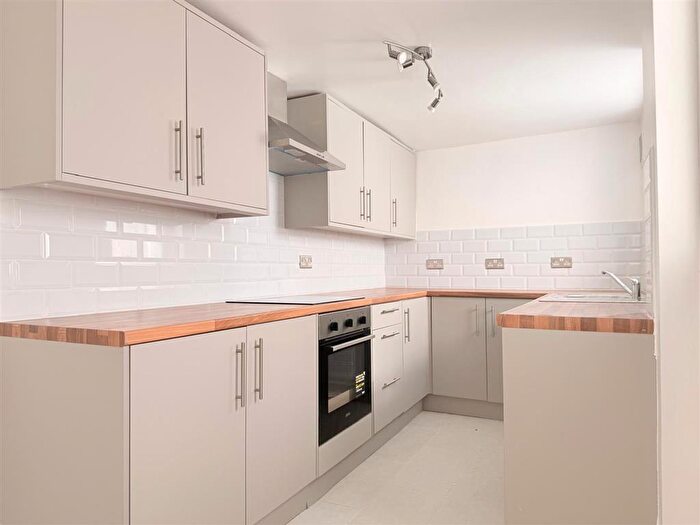 2 Bedroom House To Rent In King Street, Alfreton, DE55