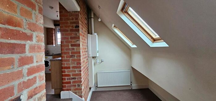 3 Bedroom Flat For Sale In Flat, Sandpiper House, Marhill Road, Nottingham, Nottinghamshire, NG4
