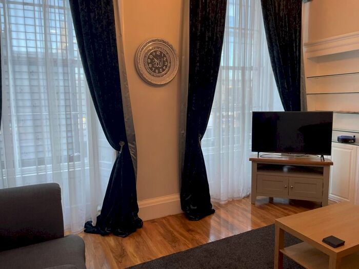 2 Bedroom Flat To Rent In Morrison Street, Edinburgh, EH3