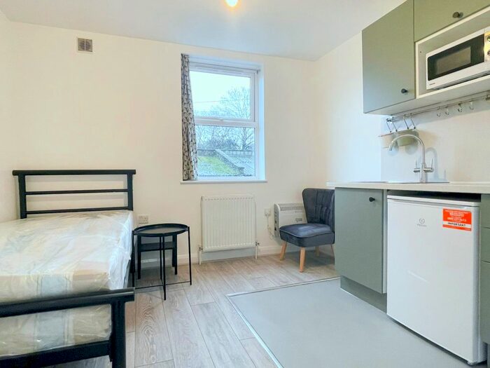 Studio To Rent In High Road Leyton, London, E10