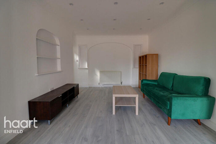 4 Bedroom Detached House To Rent In Great Cambridge Road, Enfield, EN1