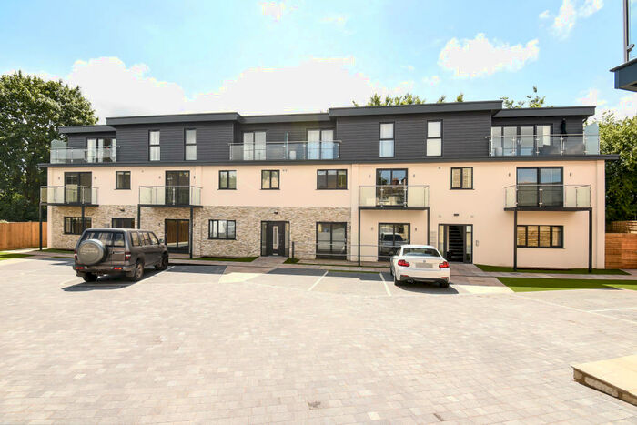 2 Bedroom Apartment To Rent In Admiral Court, Witney, OX28
