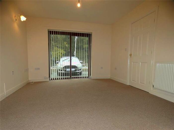 3 Bedroom End Of Terrace House To Rent In Porth Y Llechen, Y Felinheli