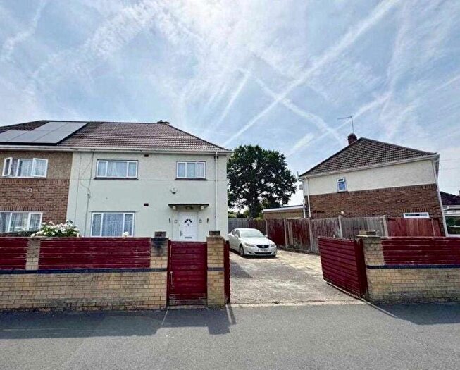 3 Bedroom Semi-Detached House For Sale In Cedar Road, Bedfont, TW14
