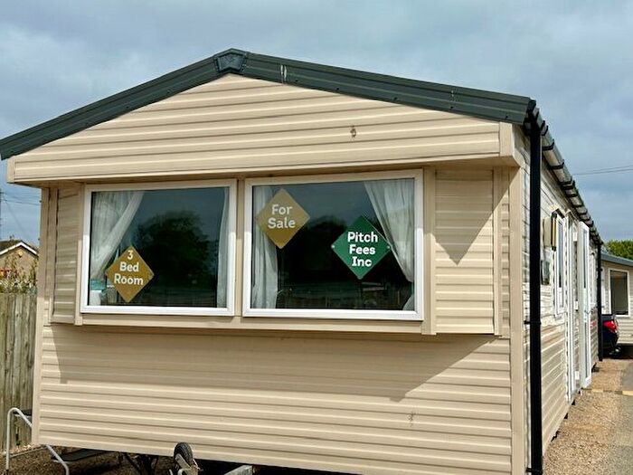 3 Bedroom Mobile/park Home For Sale In Beach Road, Hemsby, Great Yarmouth, NR29