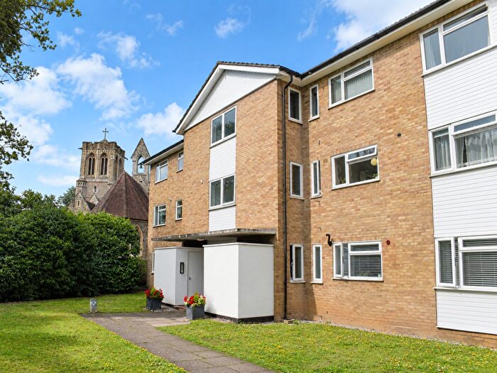 2 Bedroom Apartment To Rent In Conifers, Weybridge, KT13