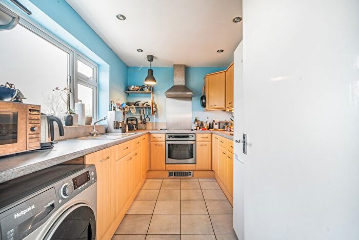 1 Bedroom Flat For Sale In Southcote Road, Reading, Berkshire, RG30