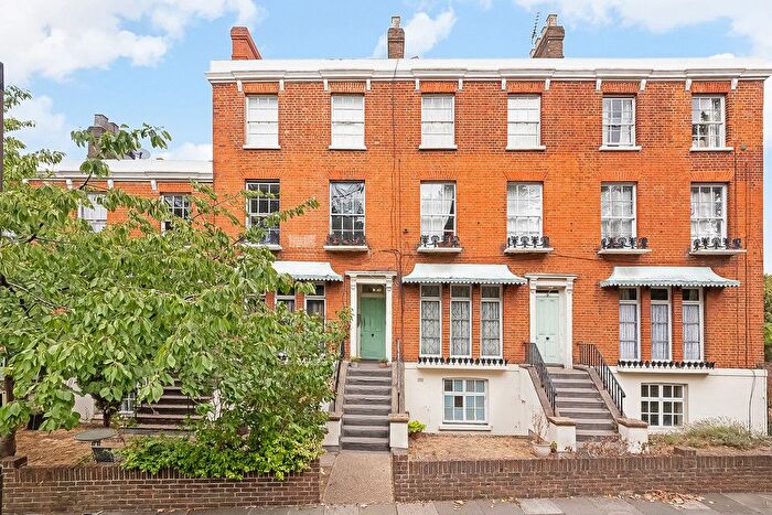 2 Bedroom Flat For Sale In Clifton Crescent, London, SE15