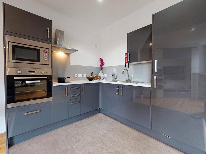 Apartment To Rent In Apt, Q Two Residence #, LS1