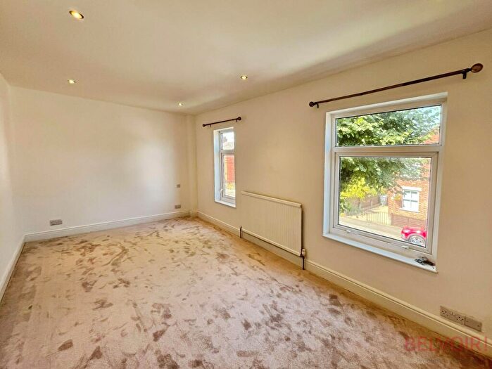 5 Bedroom Semi-Detached House To Rent In Newton Street, Newark, NG24