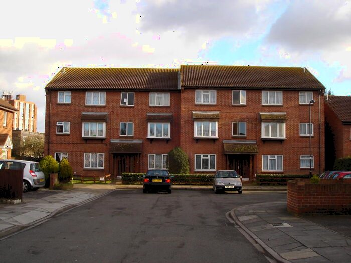 1 Bedroom Flat To Rent In Concord Close, Northolt, UB5
