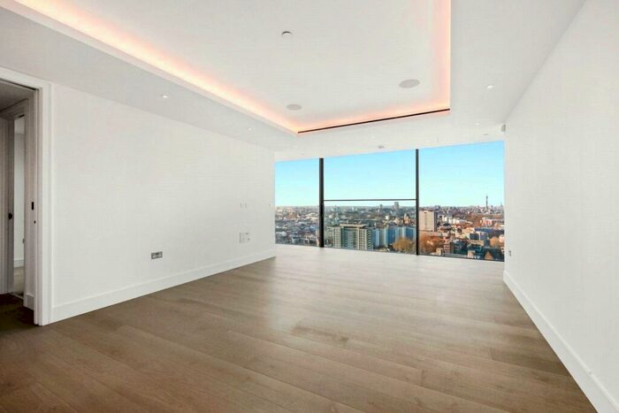 2 Bedroom Flat To Rent In Carrara Tower, London, EC1V