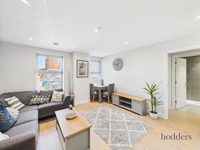 1 Bedroom Apartment For Sale In Chertsey, Surrey, KT16